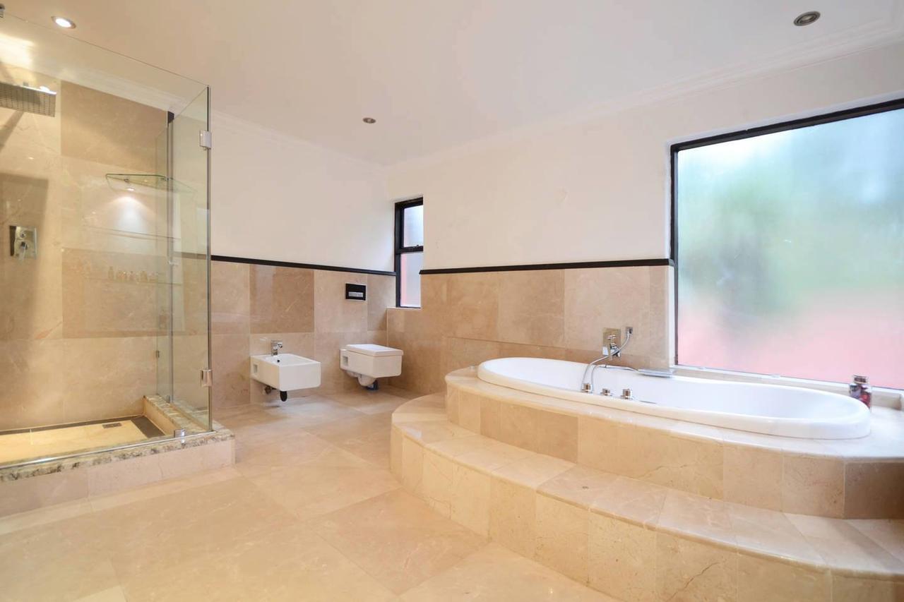 Chez Moe Hotel Germiston Ngoại thất bức ảnh